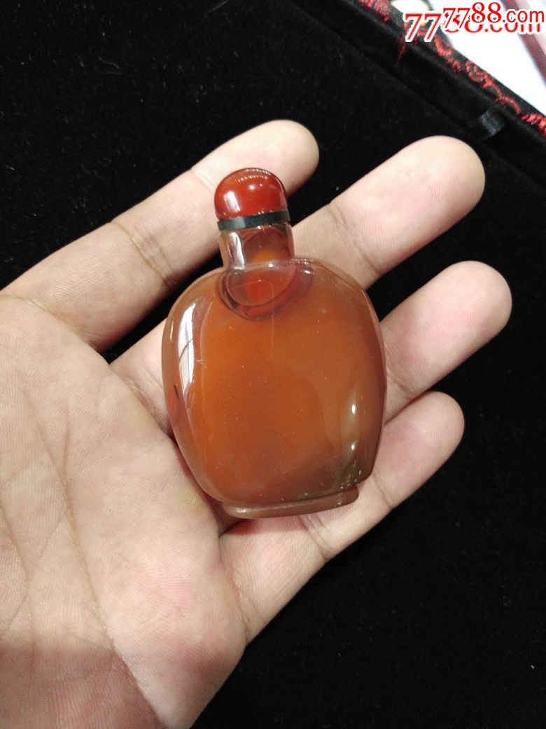 优雅天然玛瑙鼻烟壶