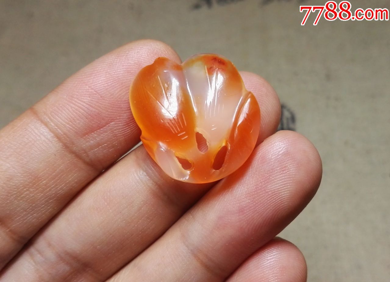 清代巧色玛瑙瓜果吊坠