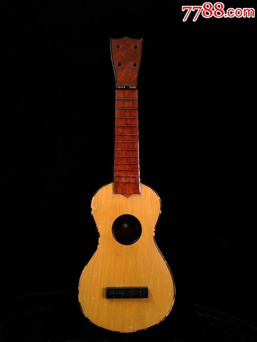 梅花牌四弦吉他