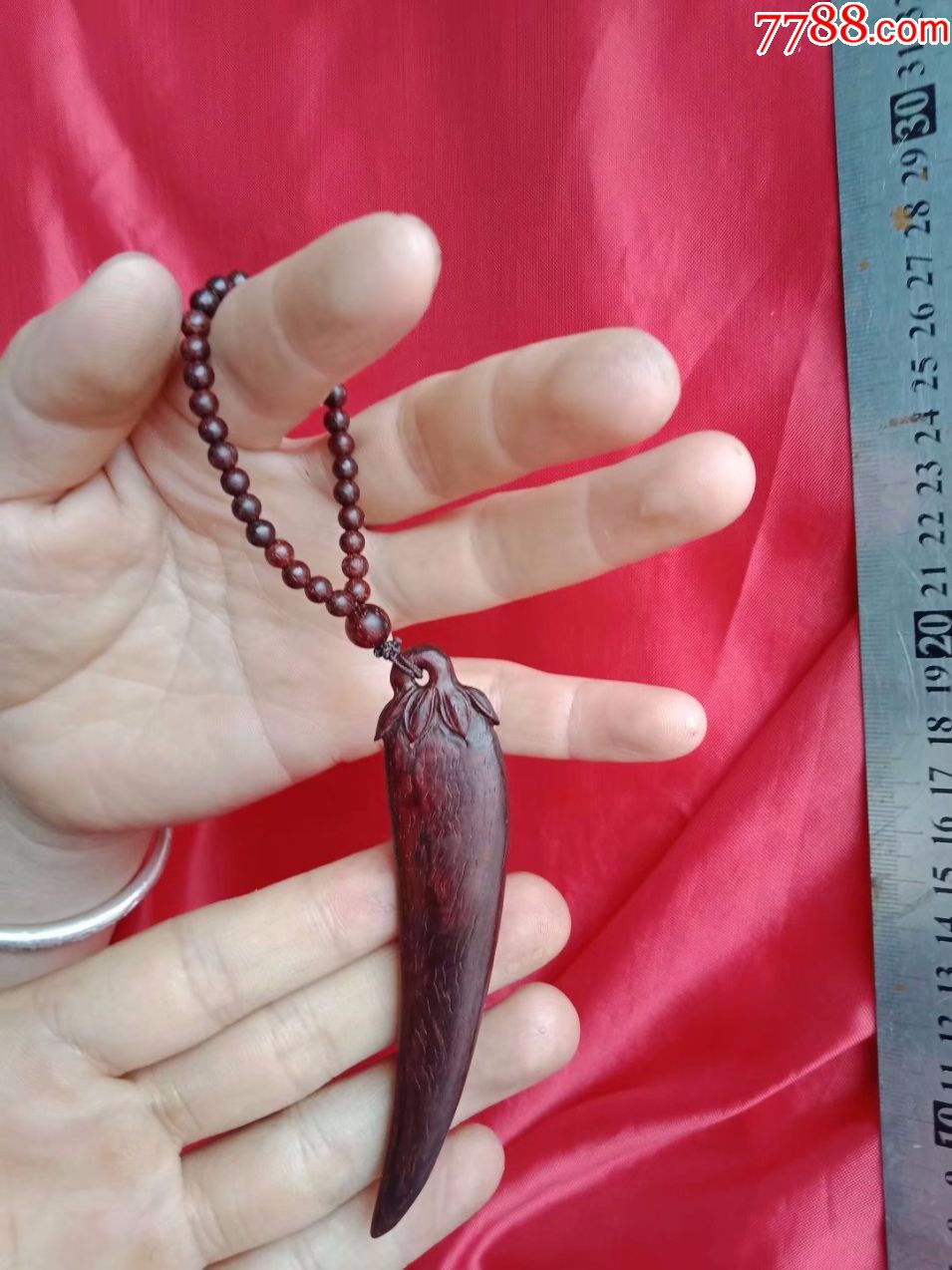 包邮一口价,保证真正小叶紫檀红木纯手工雕刻花鸟之辣椒一枚挂件