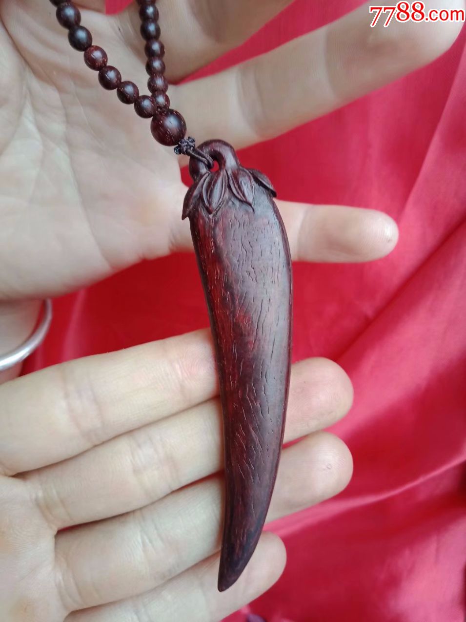 包邮一口价,保证真正小叶紫檀红木纯手工雕刻花鸟之辣椒一枚挂件