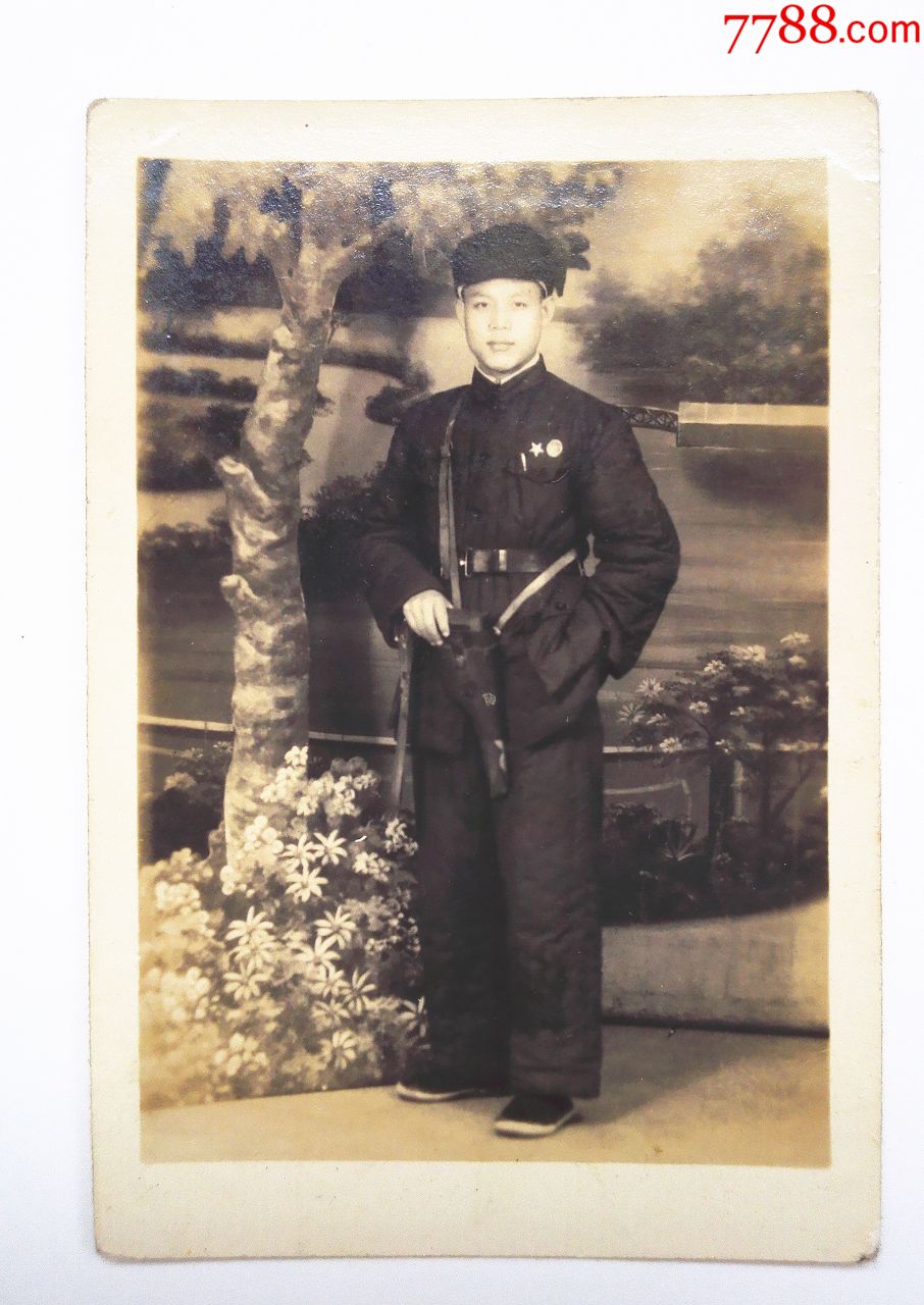 50年代"配枪帅哥"军人道具背景照(少),老照片_第1张_7788老照片