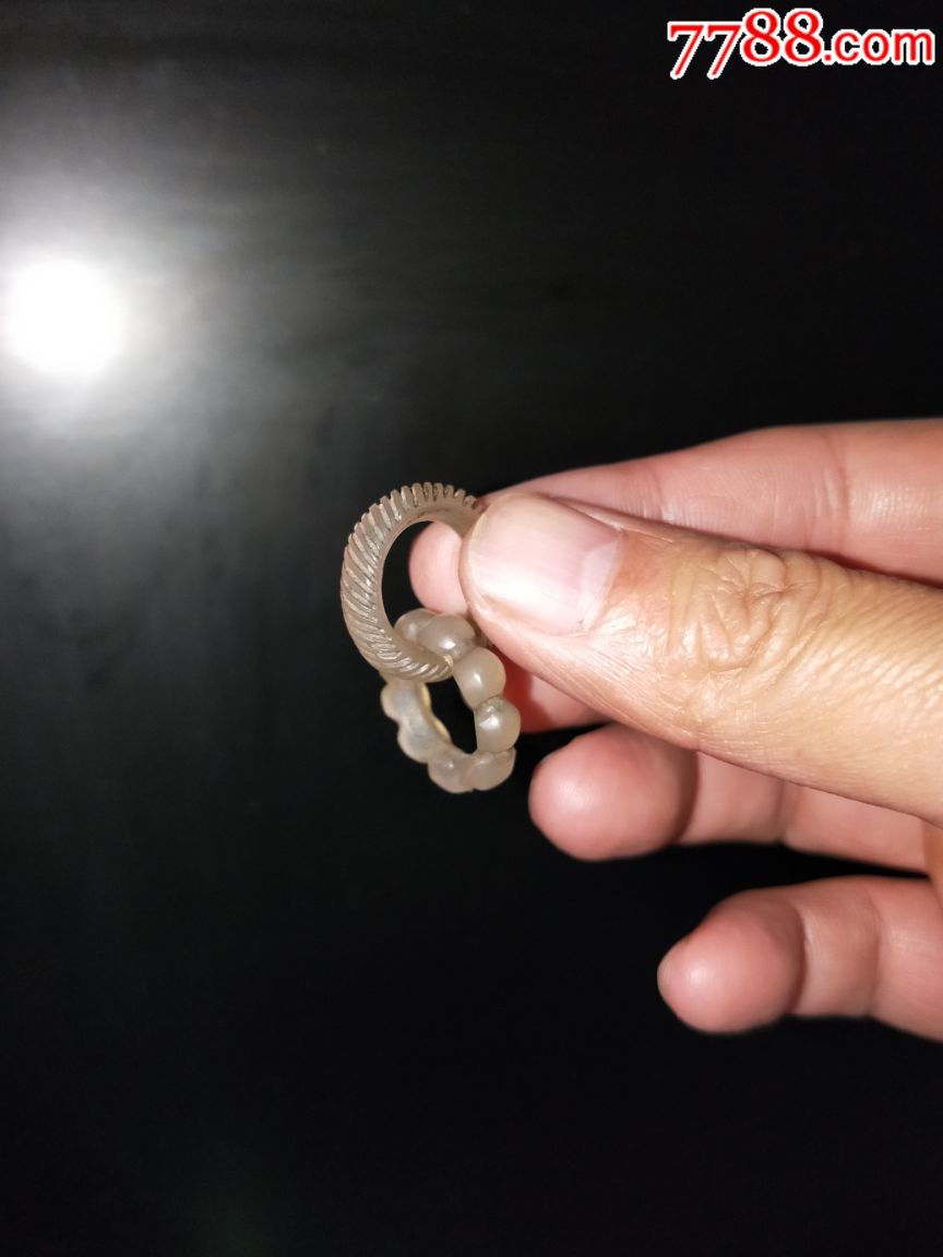 精美的老水晶套环