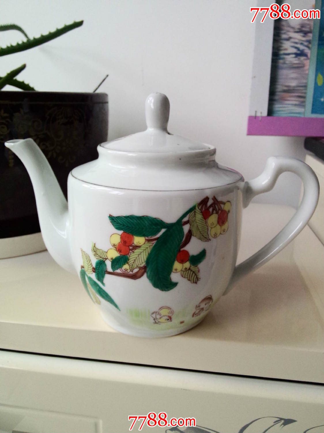 六七十年代手绘粉彩枇杷小鸡纹全品瓷茶壶