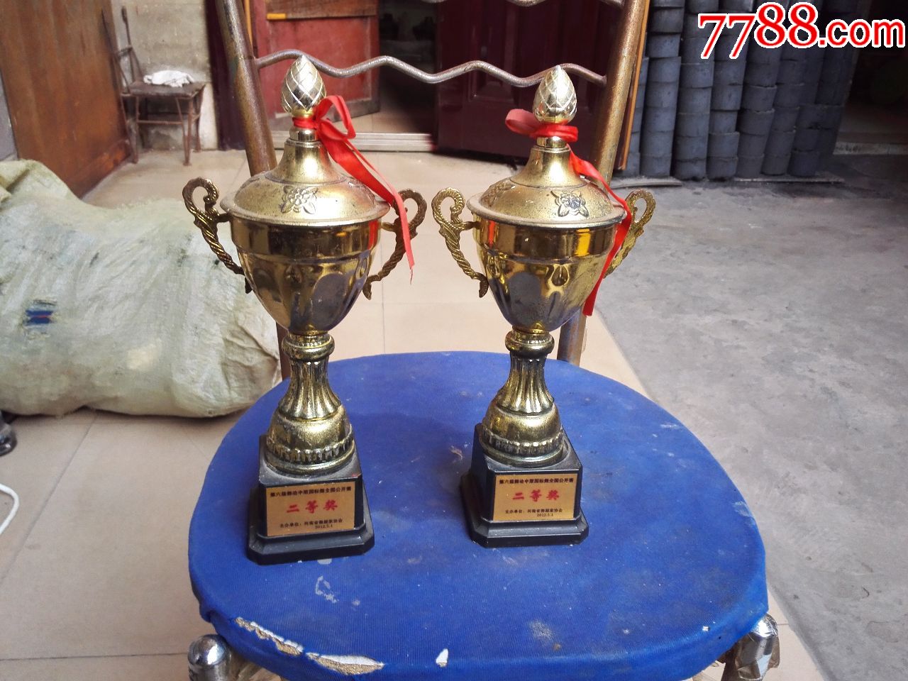 "第六届舞动中原国标舞全国公开赛二等奖"奖杯一对