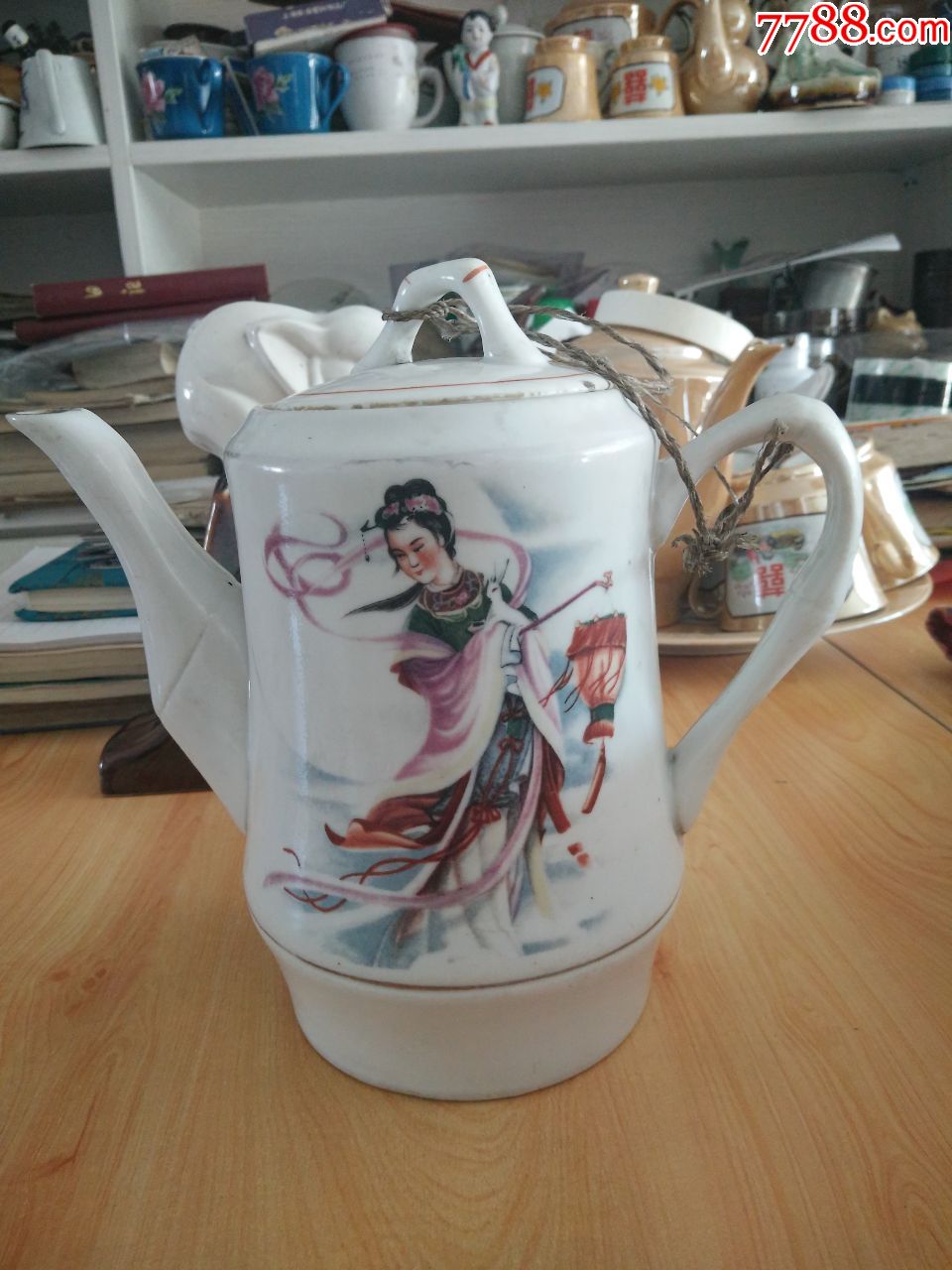 嫦娥奔月图案茶壶
