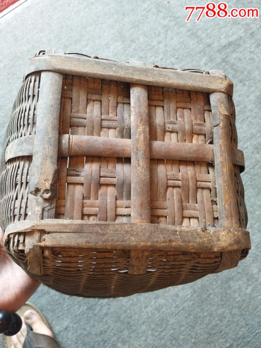 幼儿园走廊竹筐装饰