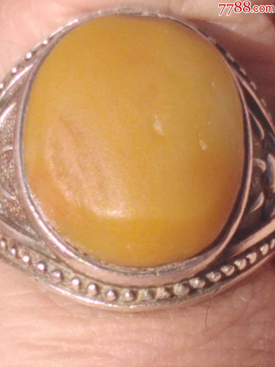 黄玉和田玉籽料大戒面