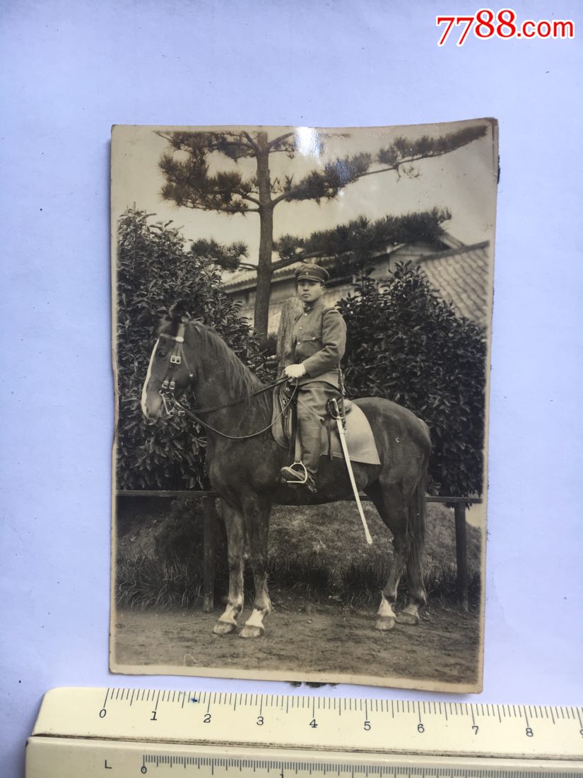 侵华日军照片:骑着高头大马的日本军官