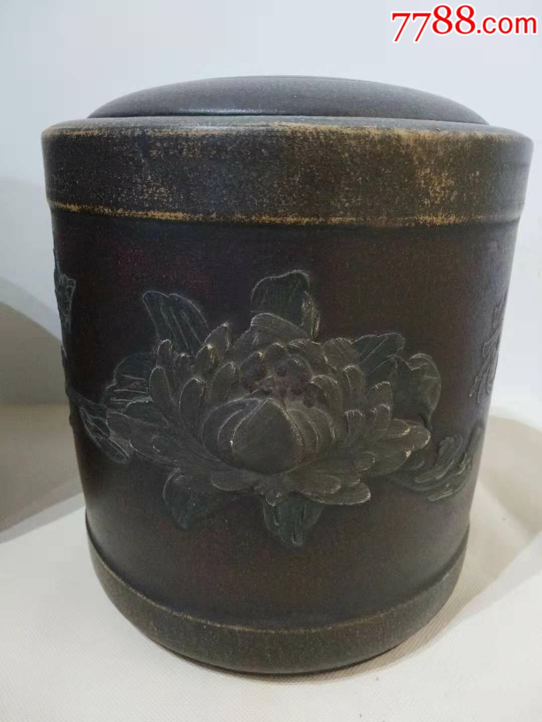 民国时期,紫砂花开富贵茶叶罐一对,砂质细腻,做工一流,品相完整无损.