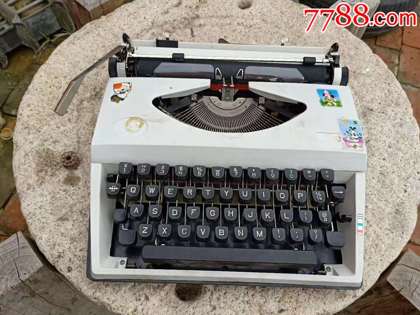 上海飞鱼牌手提打字机正常使用品相完好