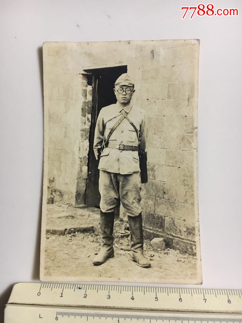 侵华日军照片:戴眼镜的日本兵