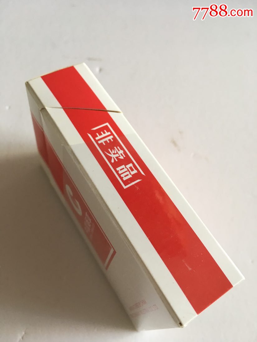 招財貓~非賣品(27)帶3支菸