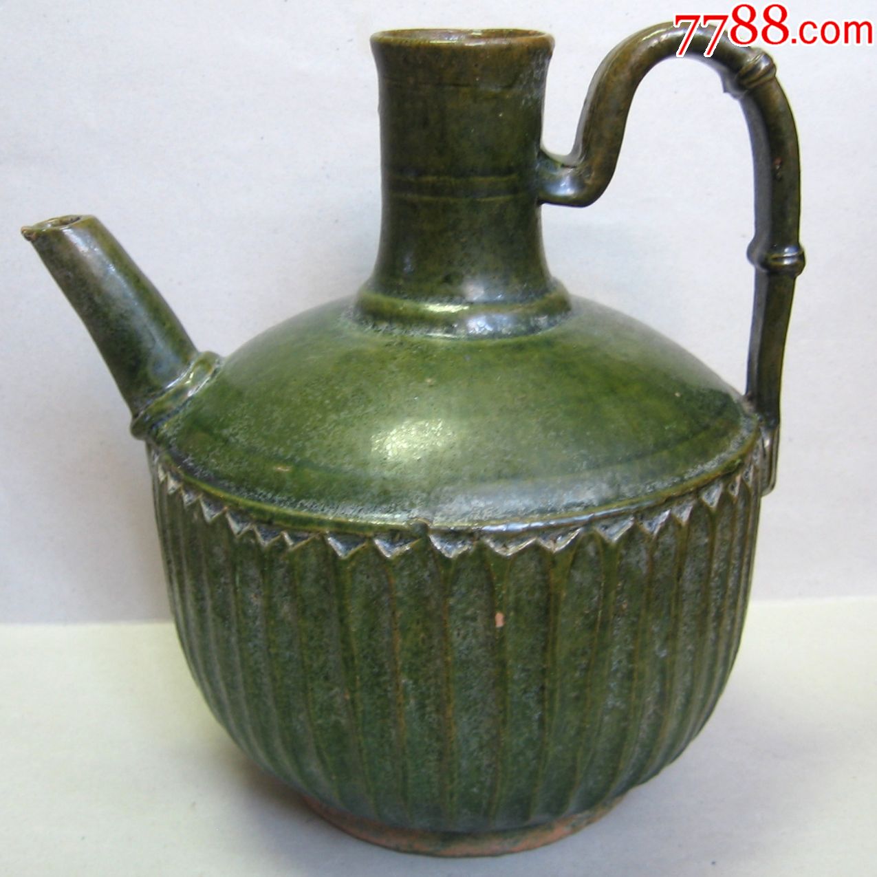 辽代绿釉莲瓣纹执壶