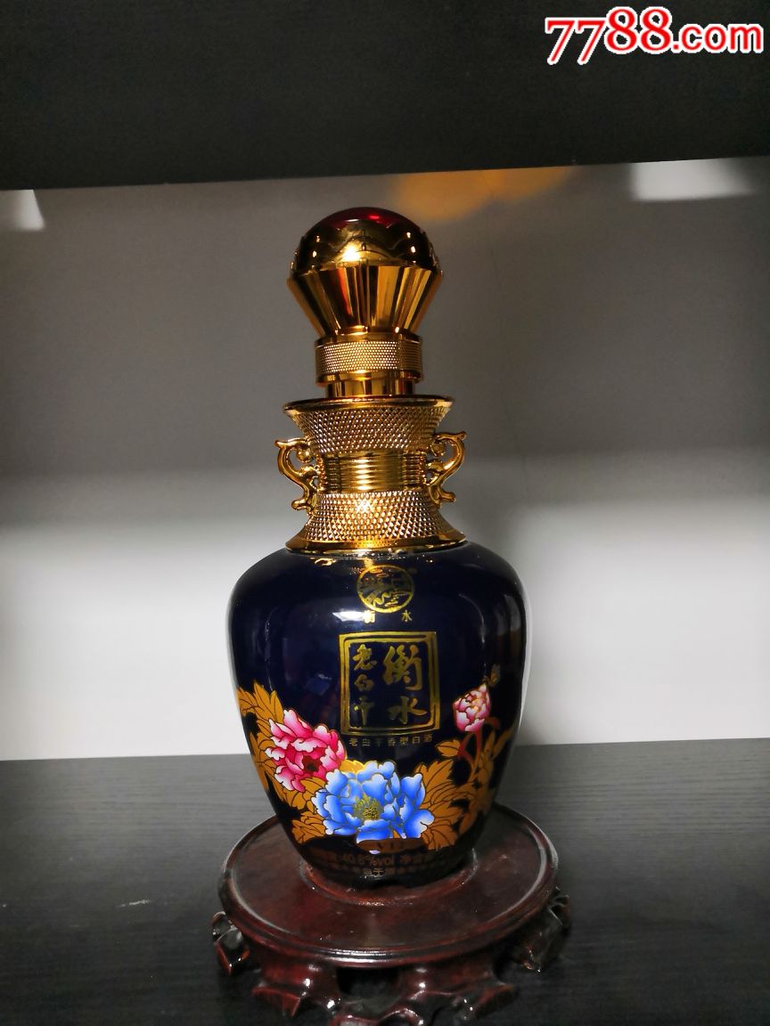 衡水老白干v12酒瓶特别漂亮特殊器型