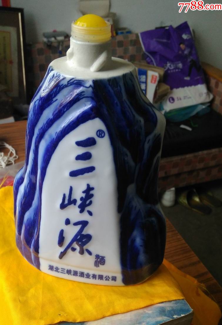 《三峡源》酒瓶