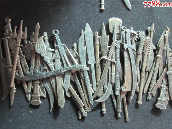 贝贝食品水浒英雄兵器一组兵器若干册子3本合售.