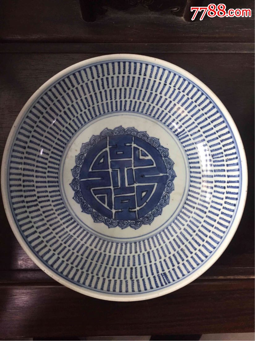 清朝乾隆年间青花万寿盘子