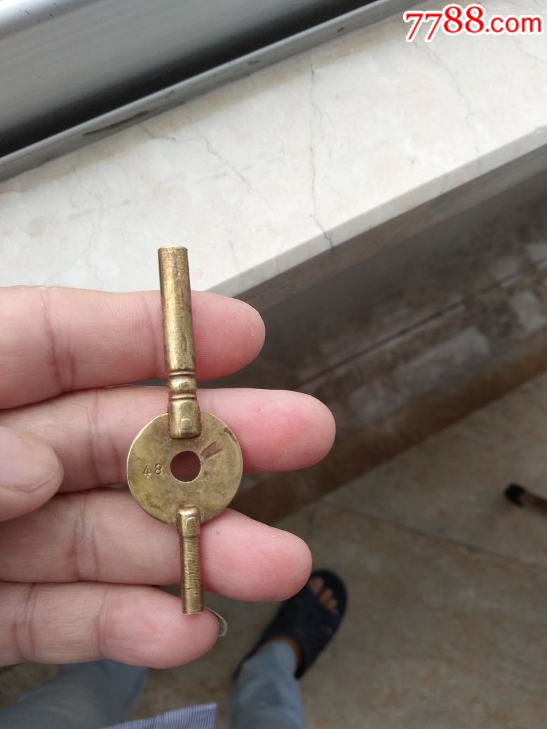 古董钟钥匙
