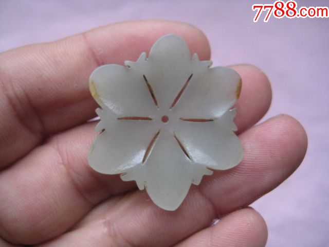 一个漂亮的老和田玉帽花
