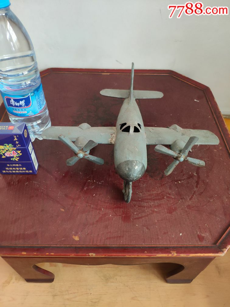老式飞机模型