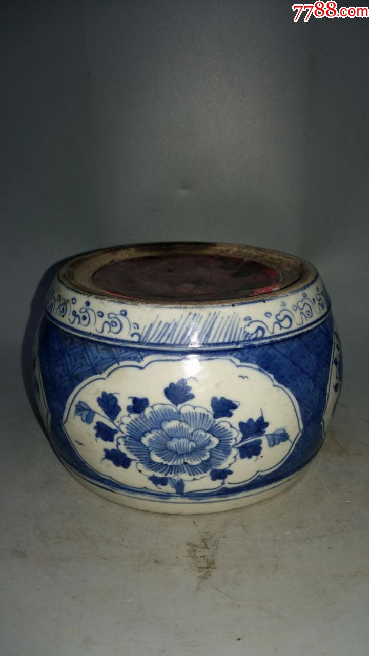 青花花卉纹砚台