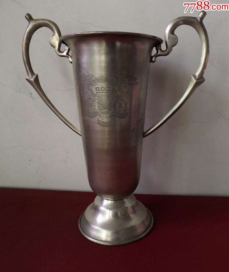 早期双狮图案欧洲足球赛奖杯