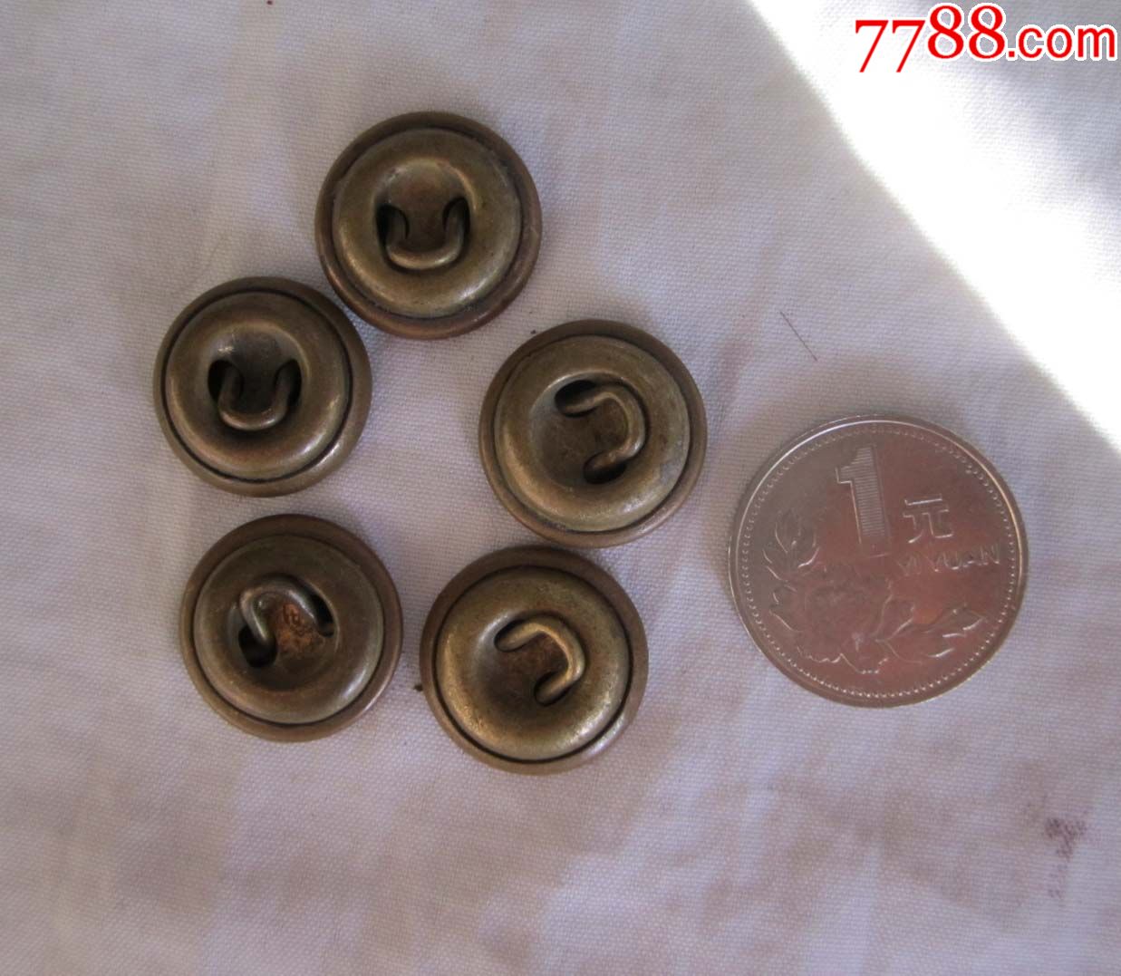 民国时期常服军装铜扣五颗