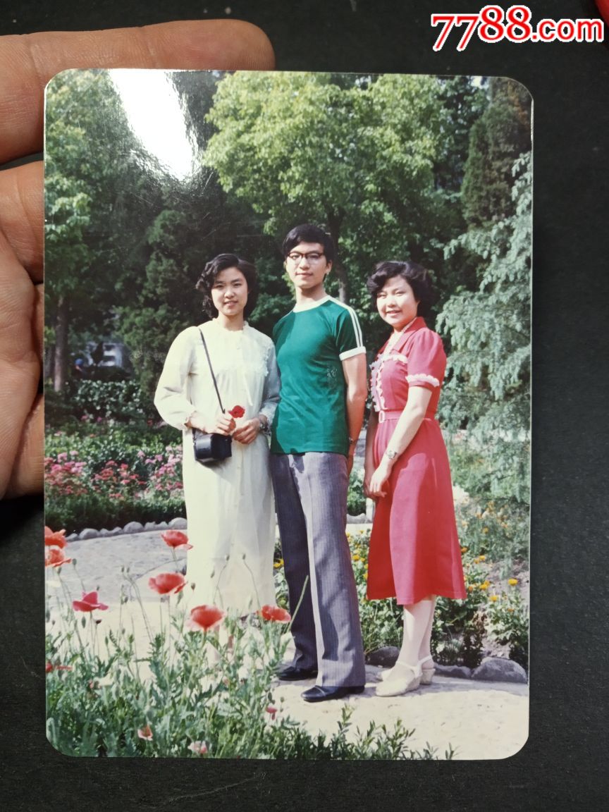 80年代合影照片 价格25元 Se62243553 老照片 零售 7788收藏收藏热线 