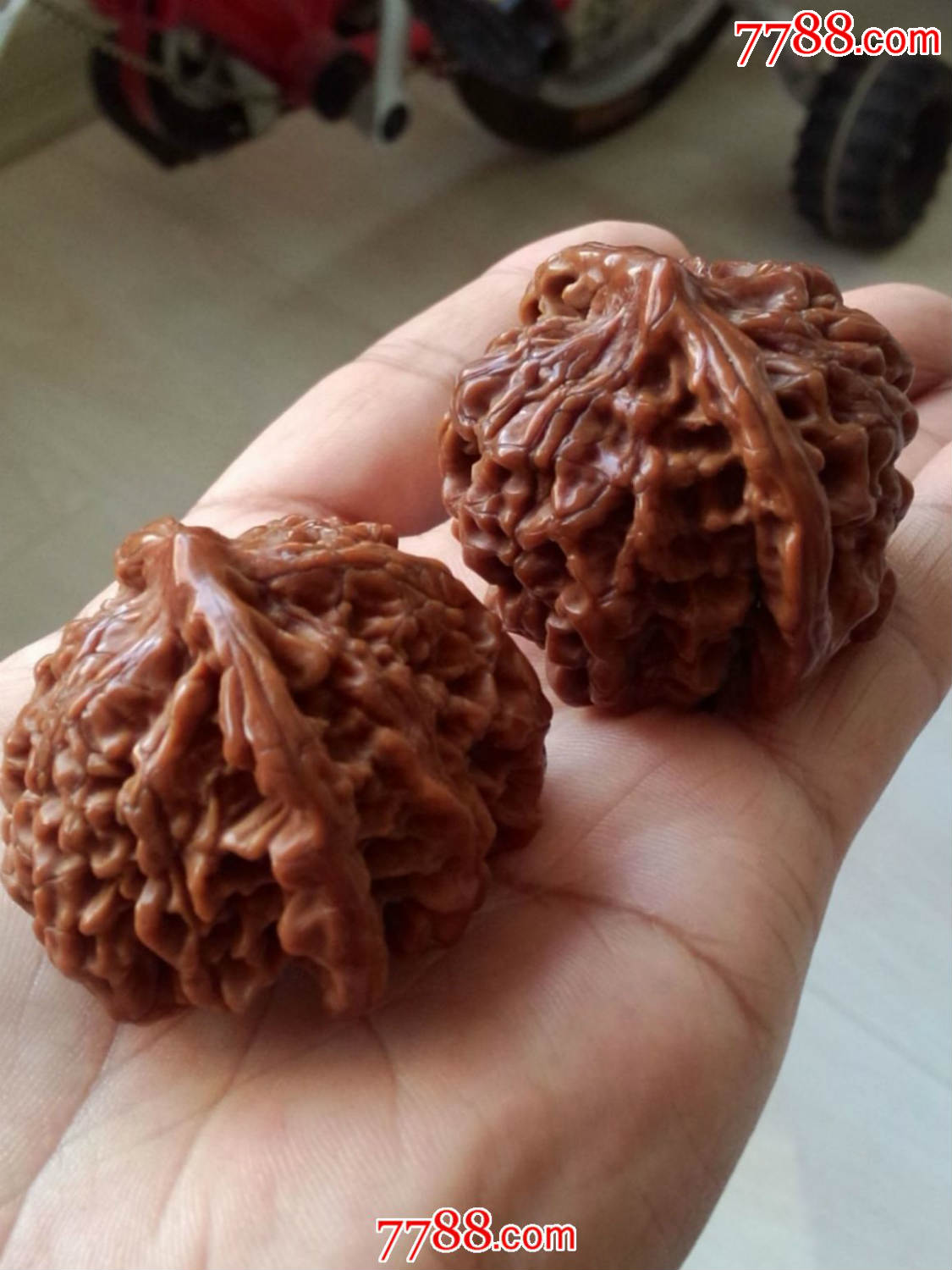 包浆红润全品大个扁核桃一对同售