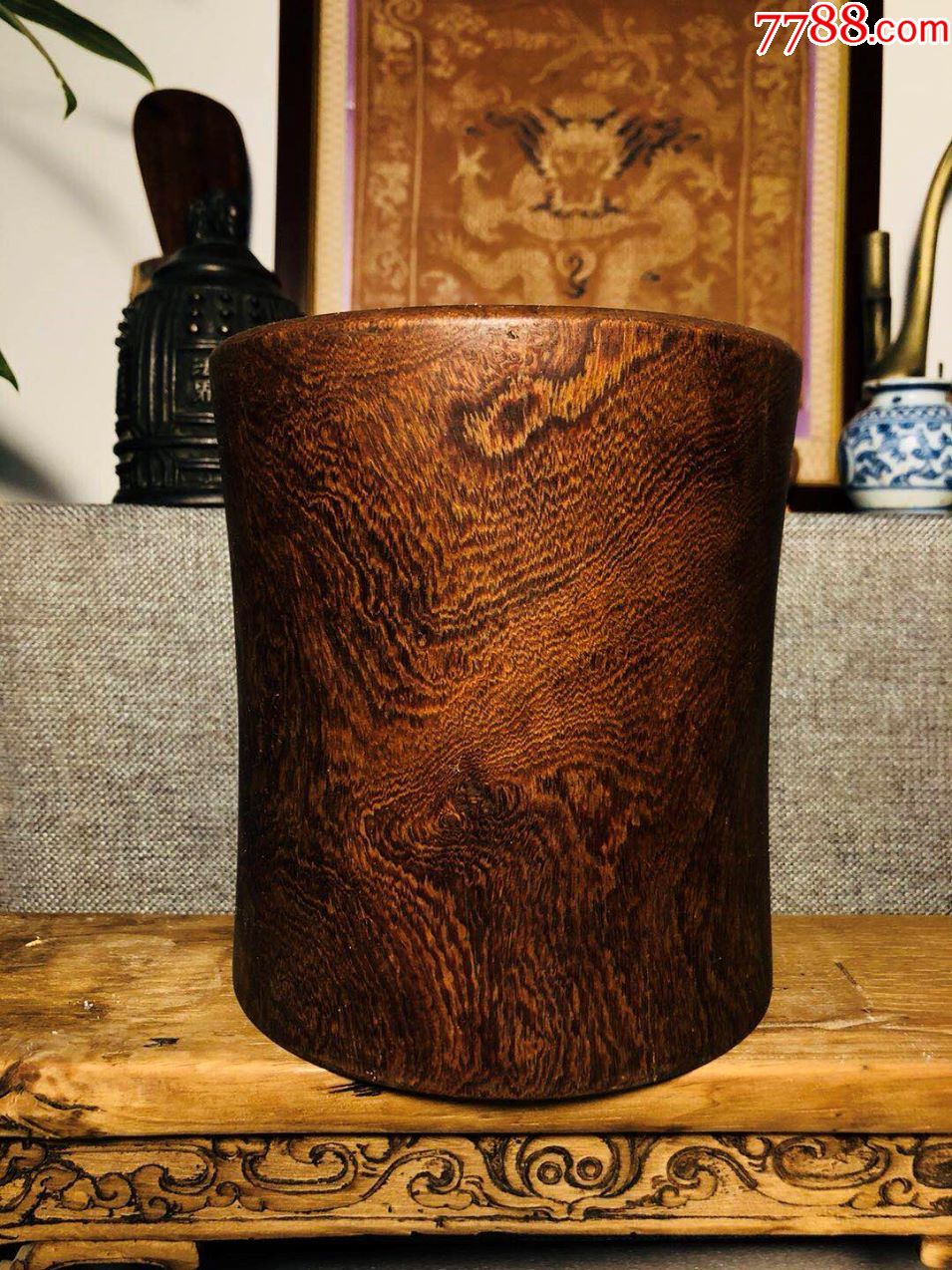 清代束腰鸡翅木笔筒