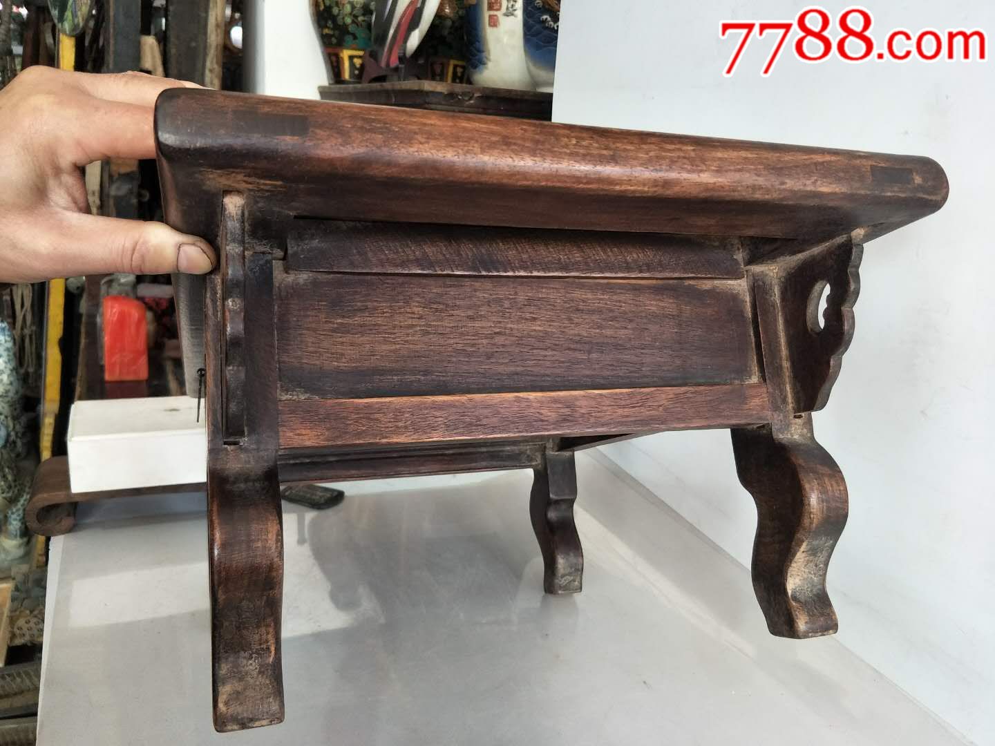 民国红木弯腿大烟桌,雕刻漂亮,样式精美,结实牢固,完整