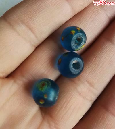 3颗清代凤眼琉璃珠