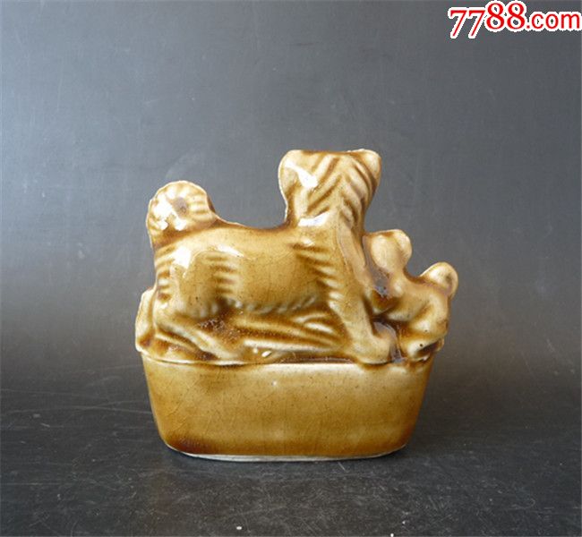 双狗黄釉陶烟缸