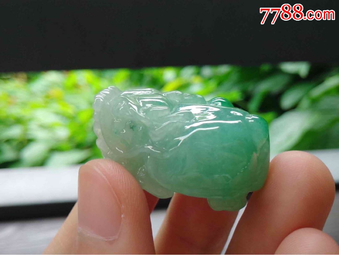 翡翠手镯：东方珠宝的秘密语言