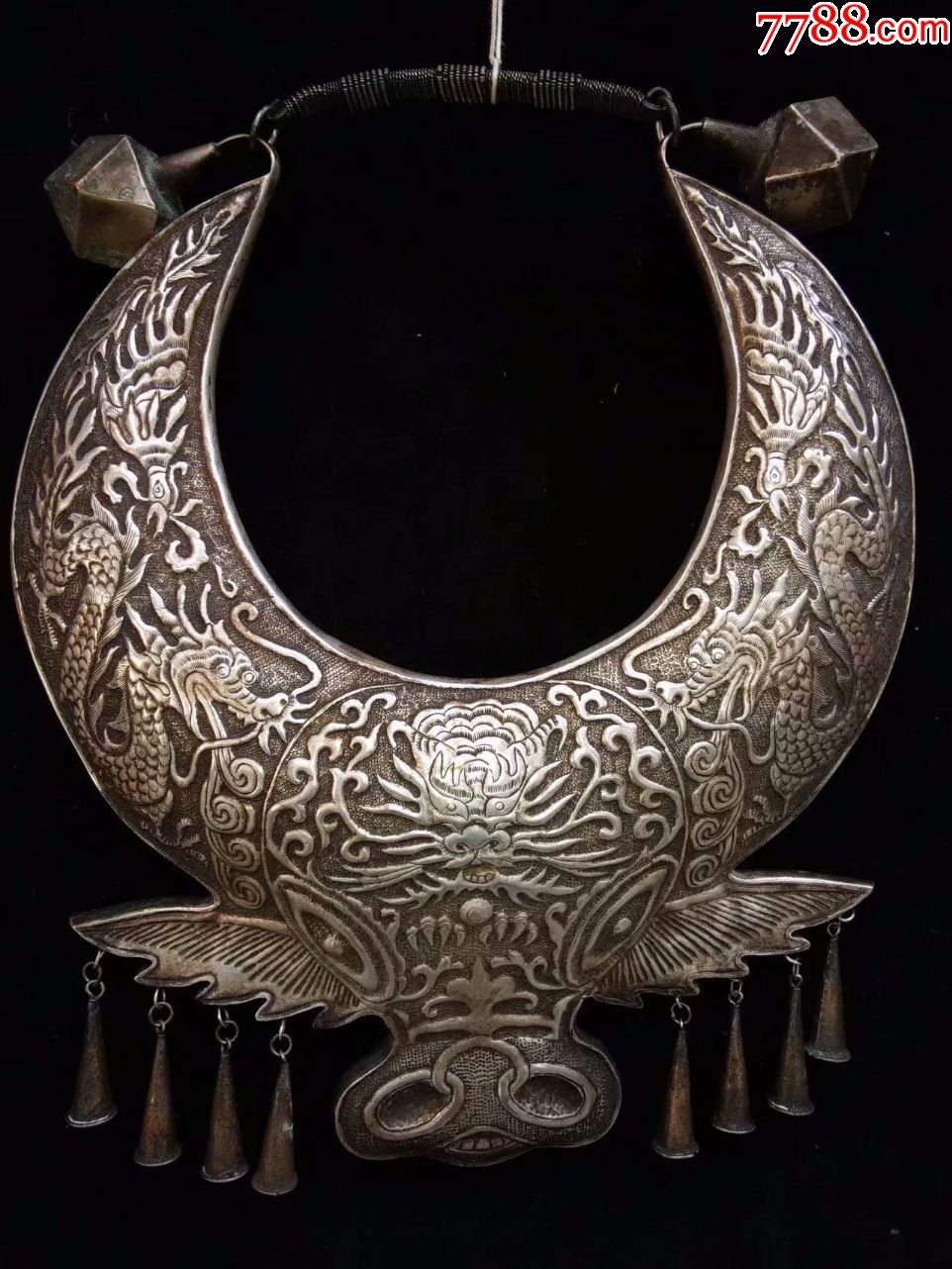 少数民族老银饰!质量好.完整全品相,牛头形满工龙凤纹.