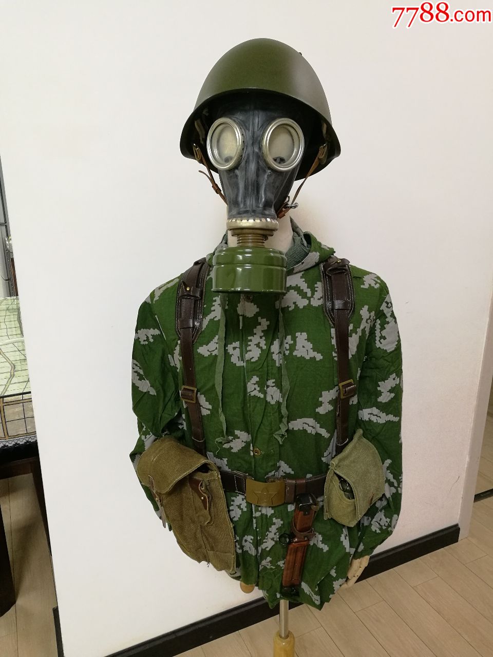 苏军空降兵连体小白花套衫及69装备-其他服饰-7788收藏__收藏热线