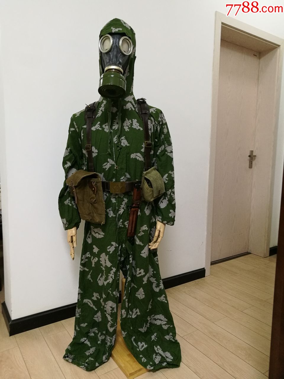 苏军空降兵连体小白花套衫及69装备