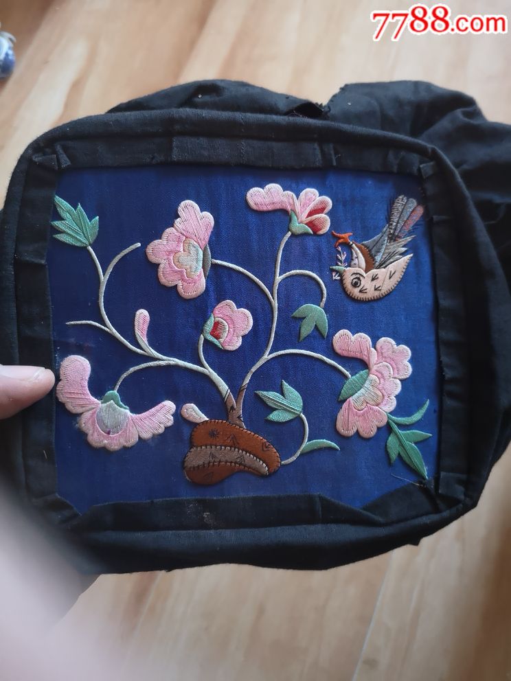 刚买的一件清代绣花枕头