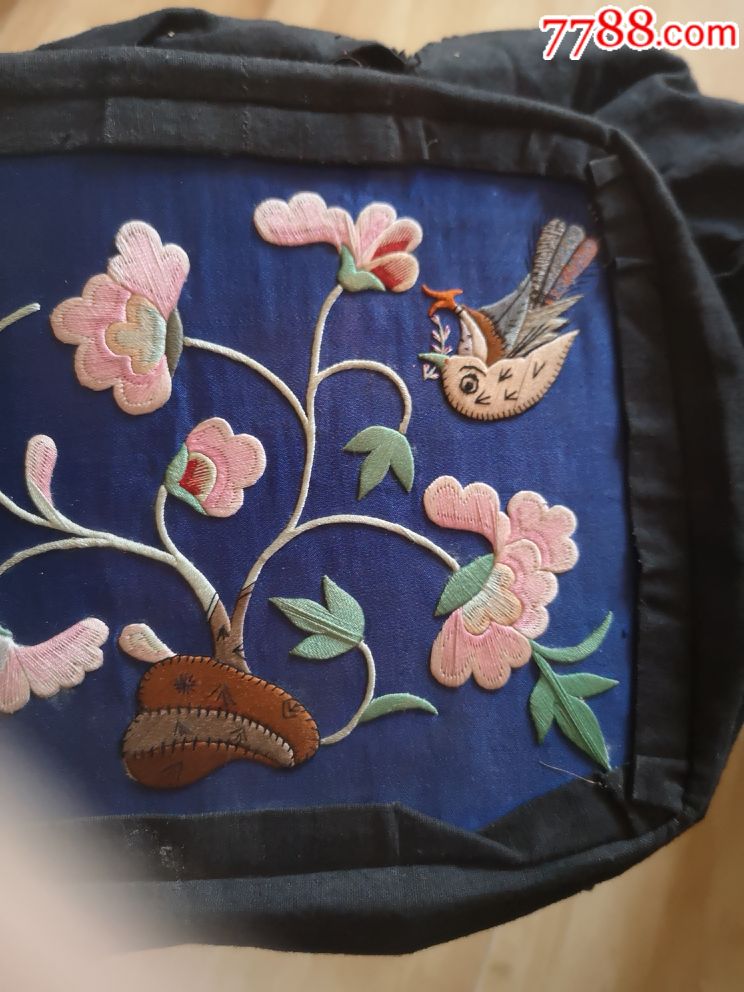 刚买的一件清代绣花枕头