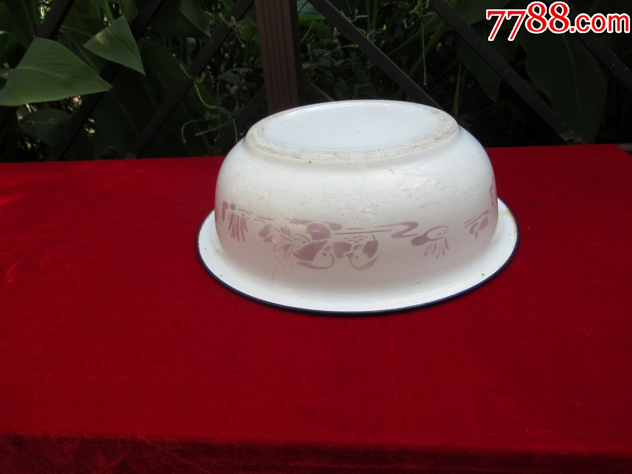 底款上海搪瓷四厂82年十月上产的海狮牌牡丹花鸳鸯图脸盆