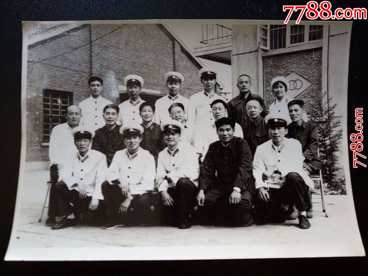 老照片警民合影