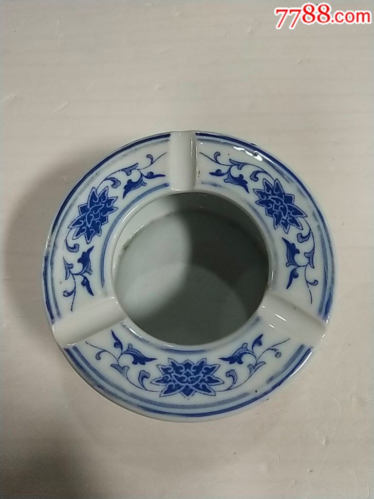 景德镇制青花瓷烟灰缸