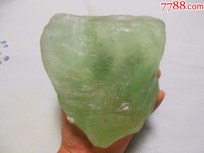 新疆绿托帕石原石