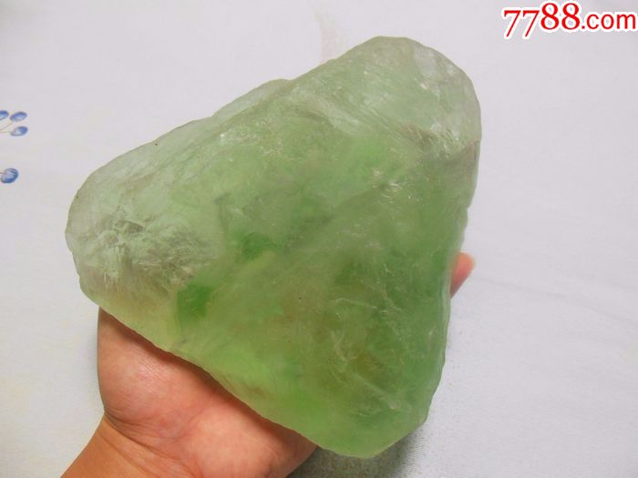 新疆绿托帕石原石