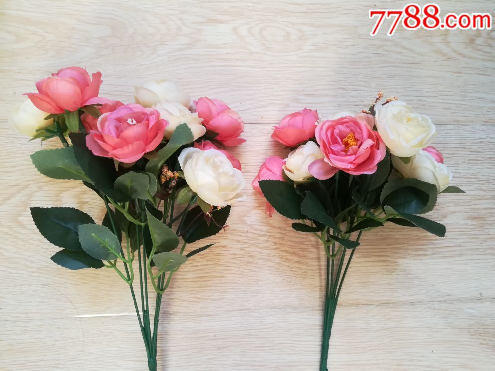 老式塑料花两束