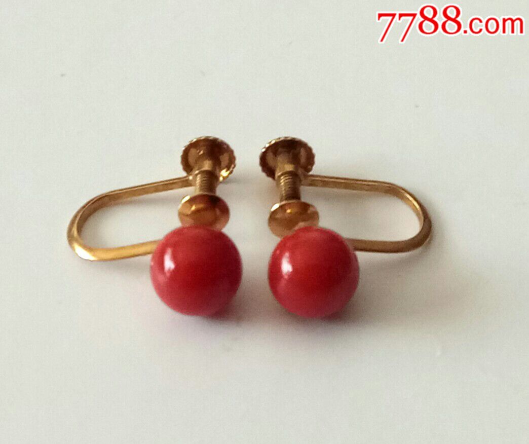 老红色**耳饰
