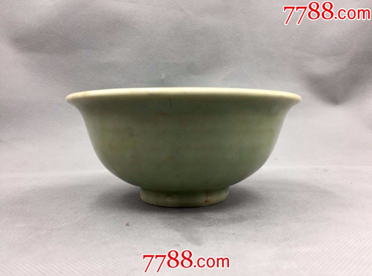 元代龙泉豆青釉碗