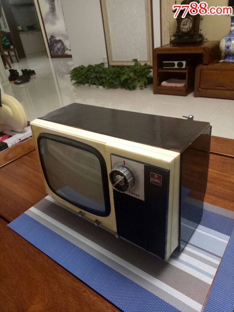 百花牌9寸黑白电视机