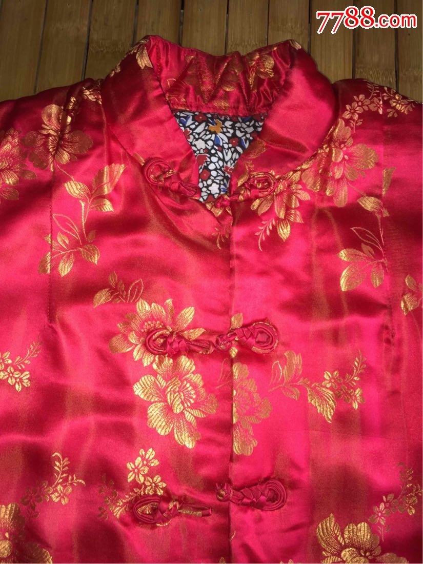 全新的对襟缎面盘扣薄棉马褂